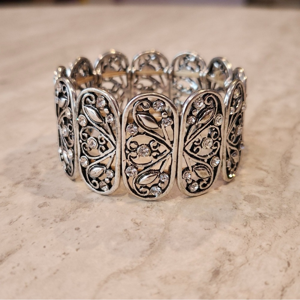 Elegant Silver Tone Bracelet with Intricate Design and sparkle!